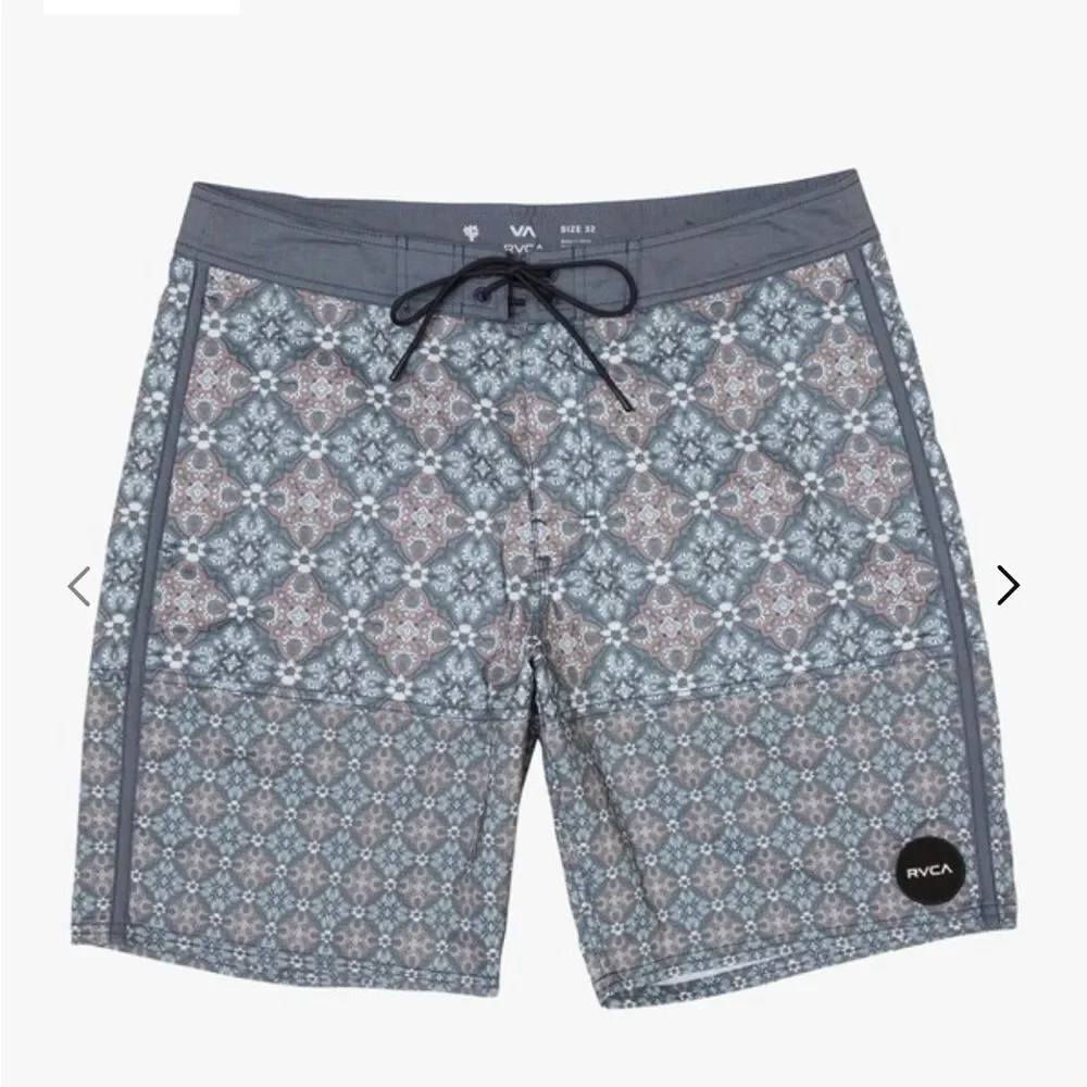 RVCA Morris Board Shorts Swim Trunks Sz 32 Mid Length 19